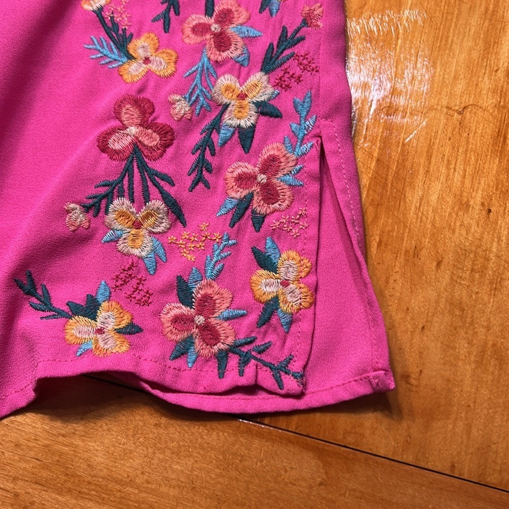 Andree by Unit Boho Pink Floral Embroidered V-Neck Peasant Blouse Short Sleeve - Picture 9 of 10